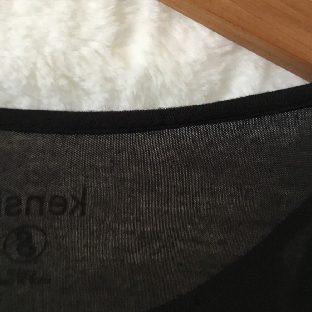 Kensie Black and White Abstract Print Top - Picture 10 of 16